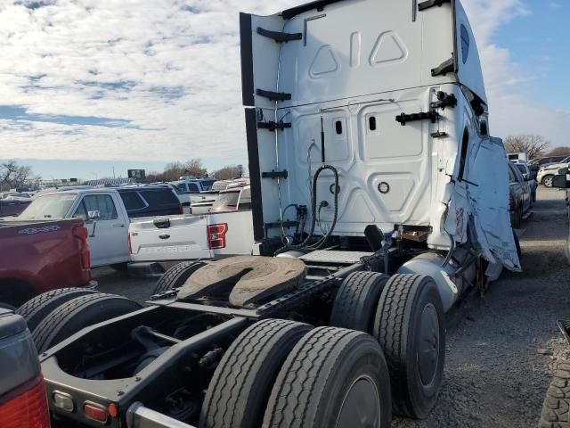 2019 Freightliner Cascadia 126