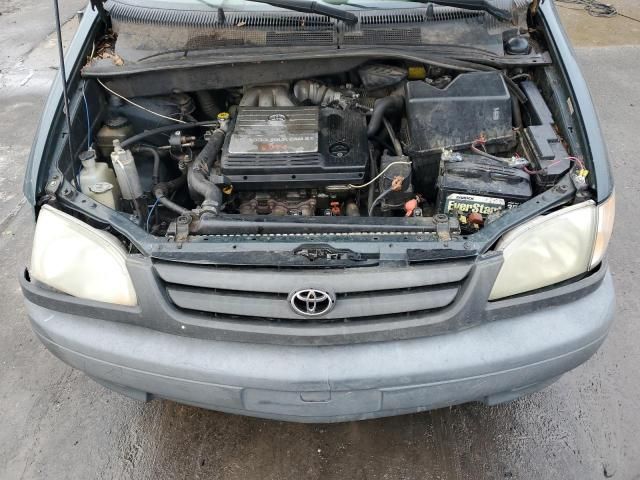 2001 Toyota Sienna CE