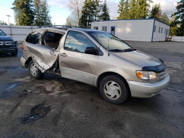 2000 Toyota Sienna LE