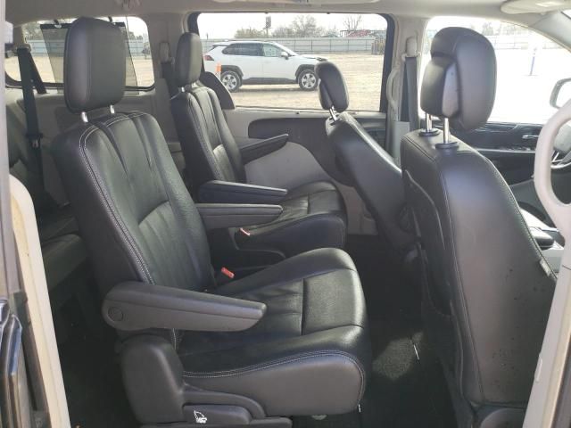 2016 Chrysler Town & Country Touring L