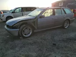 BMW Vehiculos salvage en venta: 2002 BMW 525 IT Automatic