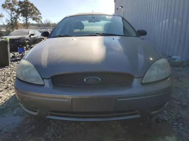 2005 Ford Taurus SE