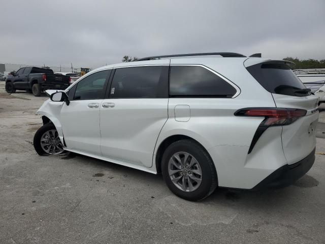 2022 Toyota Sienna XLE