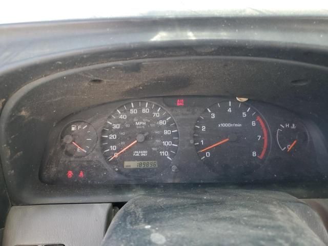 2000 Nissan Frontier Crew Cab XE