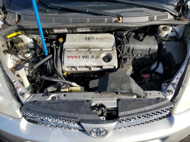 2004 Toyota Sienna XLE