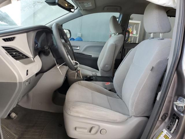 2018 Toyota Sienna LE