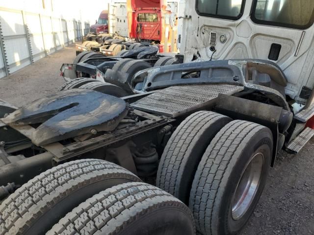 2013 Freightliner Cascadia 113