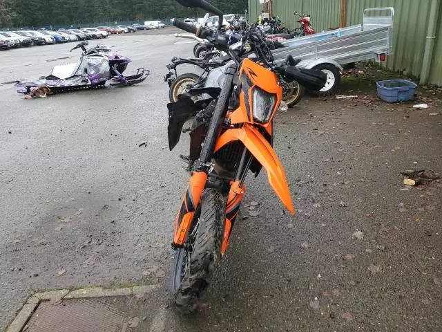 2021 KTM 690 SMC R