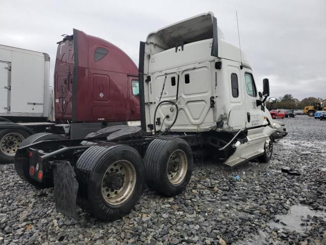 2013 Freightliner Cascadia 113