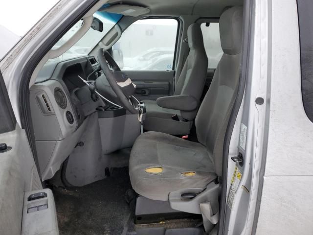 2013 Ford Econoline E350 Super Duty Wagon