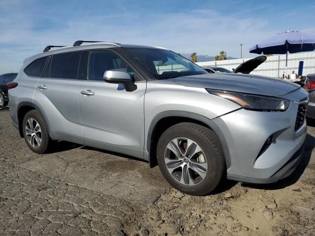 2022 Toyota Highlander Hybrid XLE