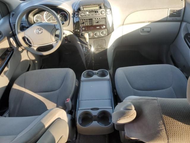 2004 Toyota Sienna CE