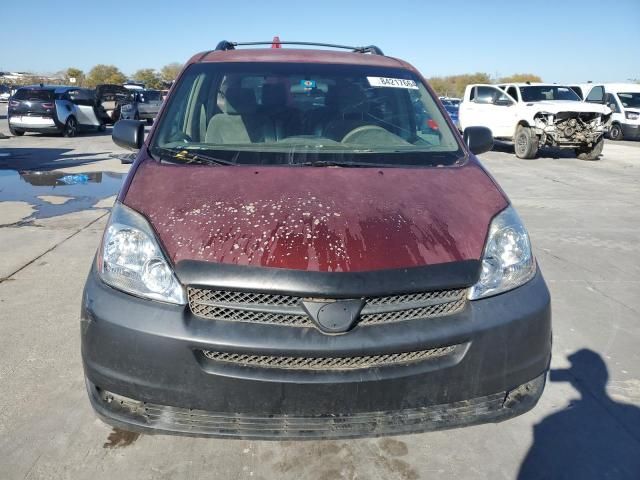 2004 Toyota Sienna LE