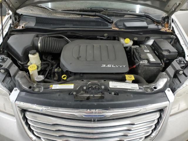 2012 Chrysler Town & Country Touring L