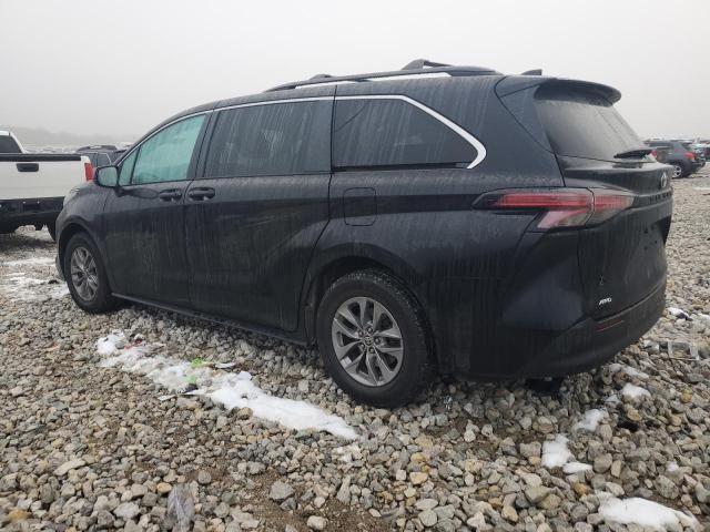 2022 Toyota Sienna LE