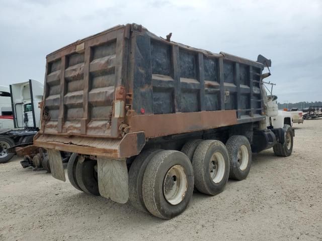 1999 Mack 600 RD600