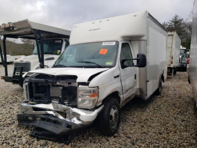 2022 Ford Econoline E350 Super Duty Cutaway Van