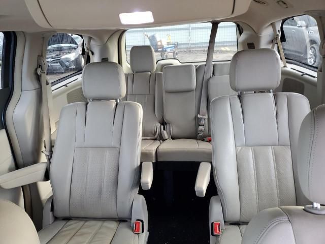 2012 Chrysler Town & Country Touring L