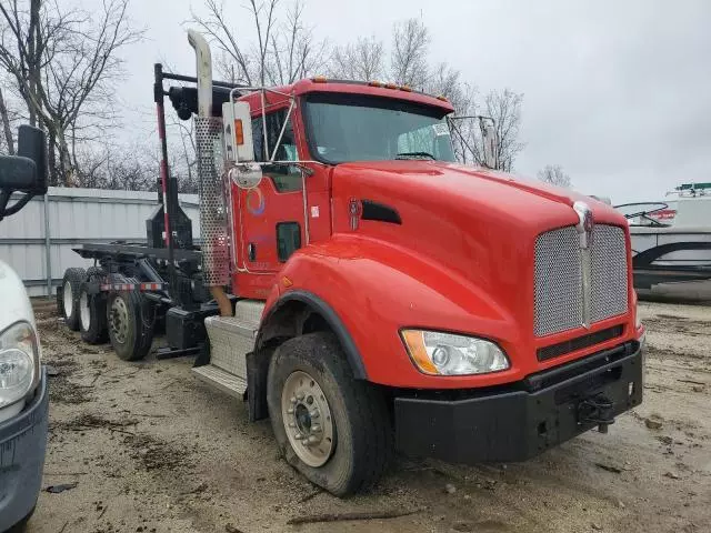 2013 Kenworth Construction T400