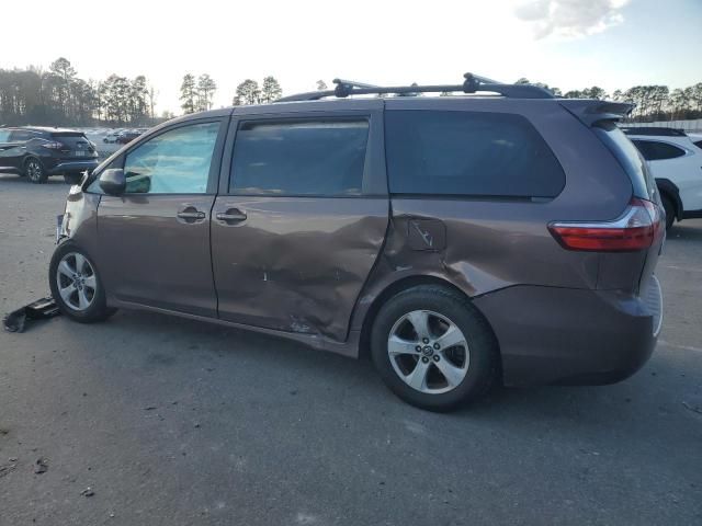 2018 Toyota Sienna LE