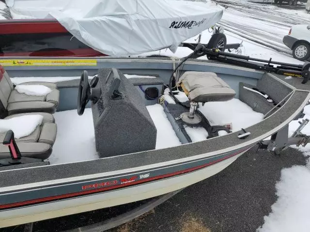 1990 Tracker Boat