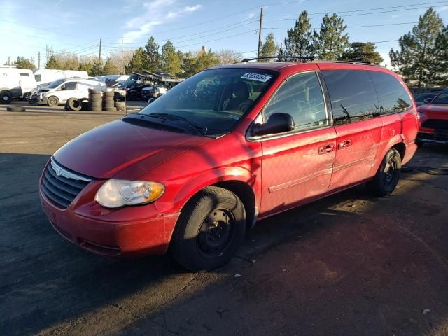 2005 Chrysler Town & Country LX