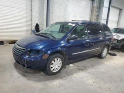 Chrysler Vehiculos salvage en venta: 2005 Chrysler Town & Country Touring