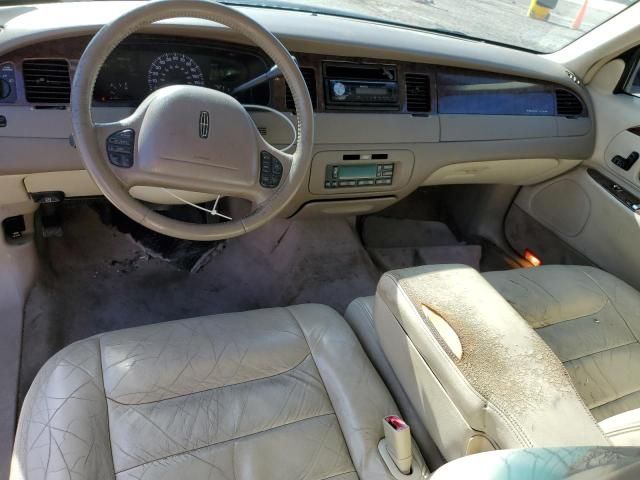 2000 Lincoln Town Car Signature