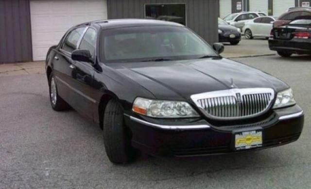 2011 Lincoln Town Car Signature Limited