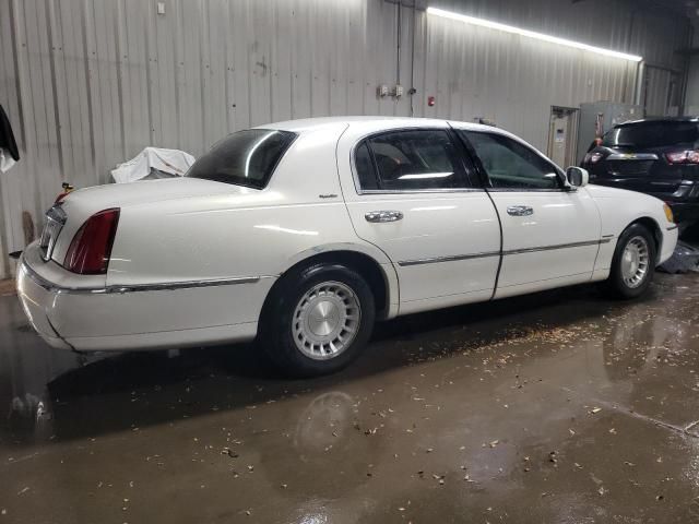 2002 Lincoln Town Car Signature