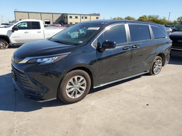 2023 Toyota Sienna LE