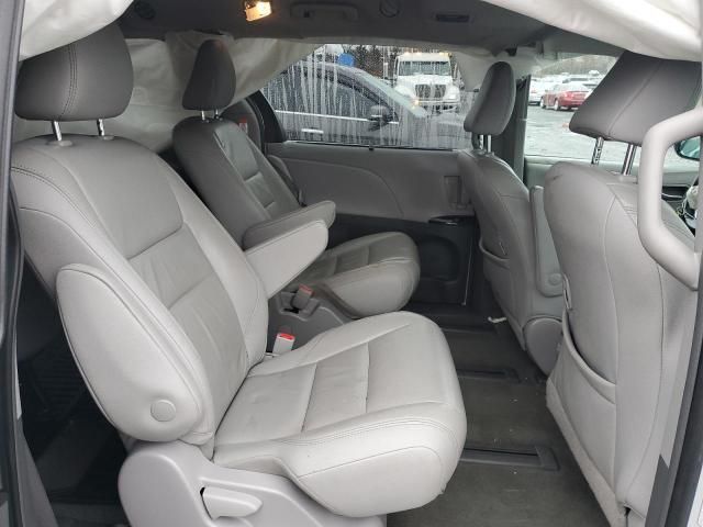 2018 Toyota Sienna XLE