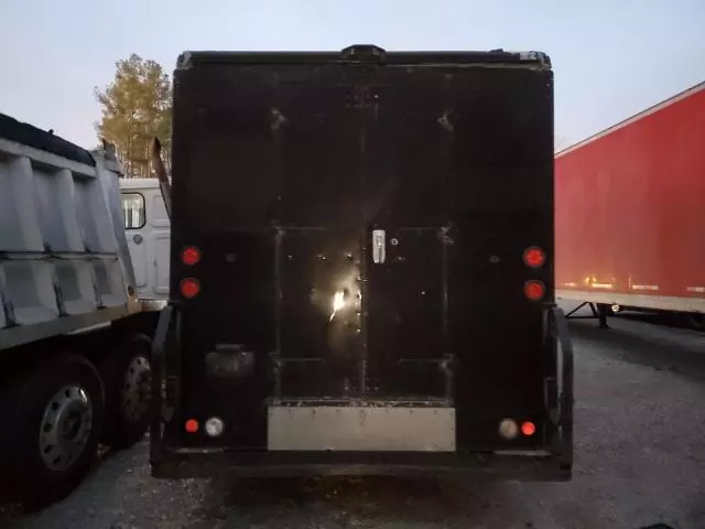 2009 Freightliner Chassis M Line WALK-IN Van