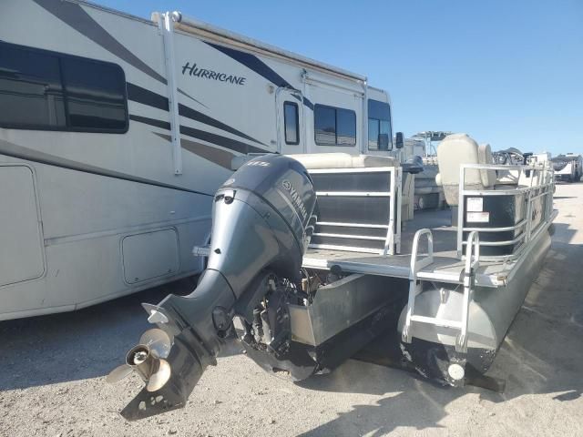 2018 Suncruiser Pontoon