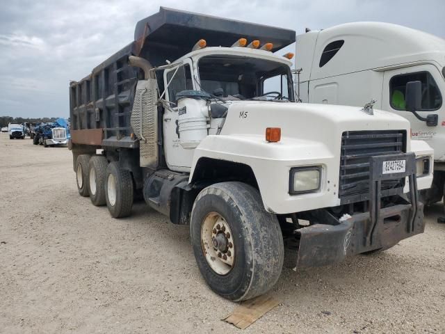 1999 Mack 600 RD600