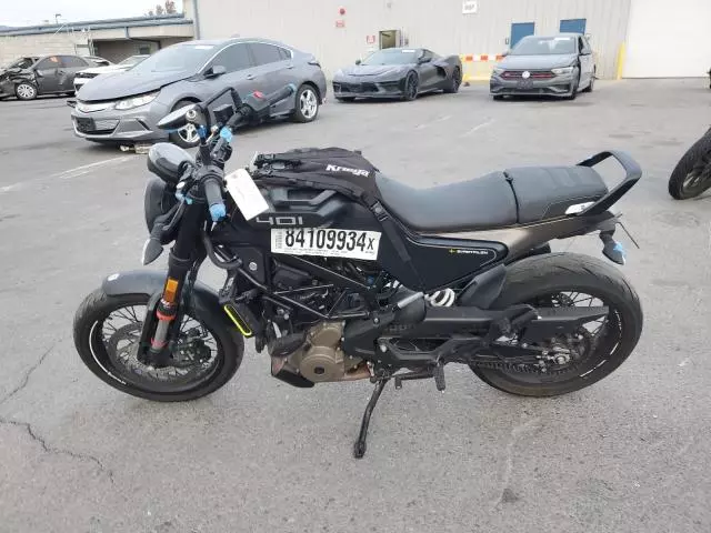 2023 Husqvarna Vitpilen 401/SVARTPILEN 401