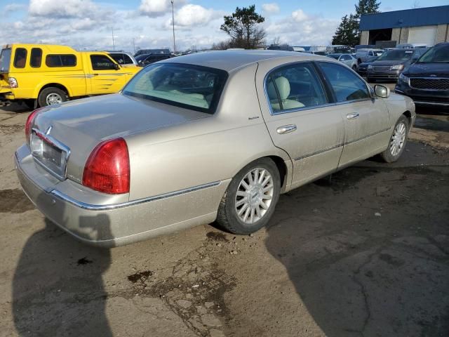 2004 Lincoln Town Car Executive