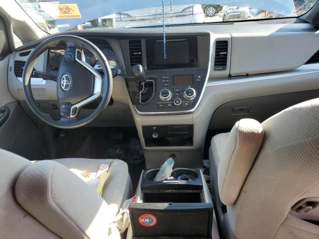 2016 Toyota Sienna LE