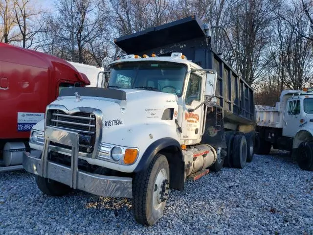 2006 Mack 700 CV700