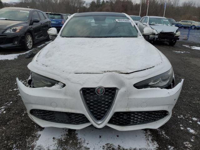 2018 Alfa Romeo Giulia Q4