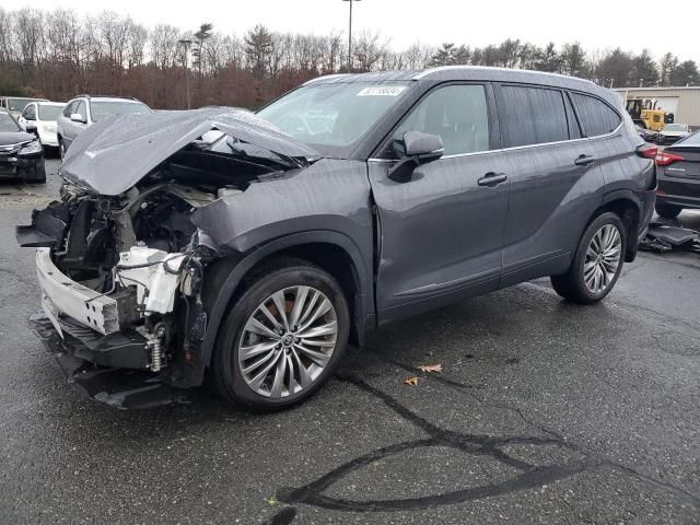 2022 Toyota Highlander Platinum