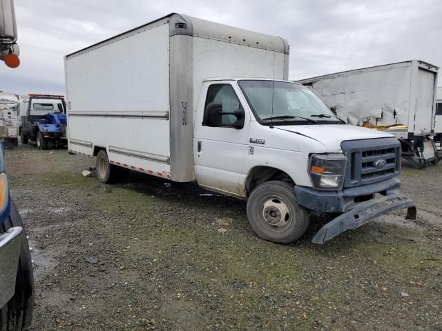 2015 Ford Econoline E350 Super Duty Cutaway Van