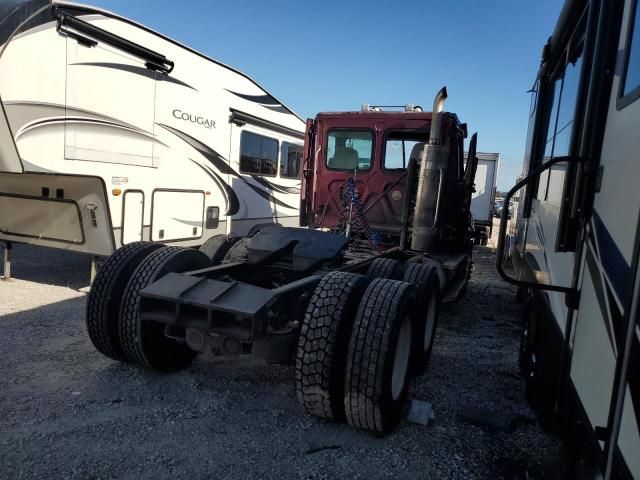 2010 Freightliner Cascadia 125