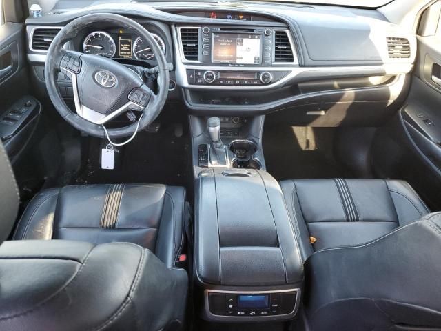 2017 Toyota Highlander SE