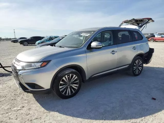 2020 Mitsubishi Outlander SE