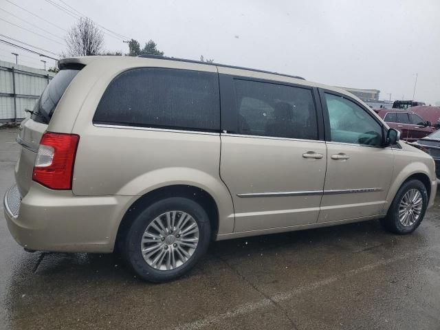 2014 Chrysler Town & Country Touring L