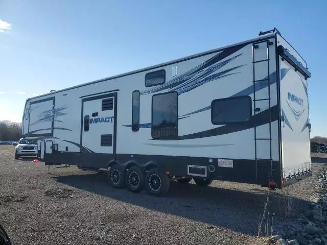 2015 Keystone Challenger Camper