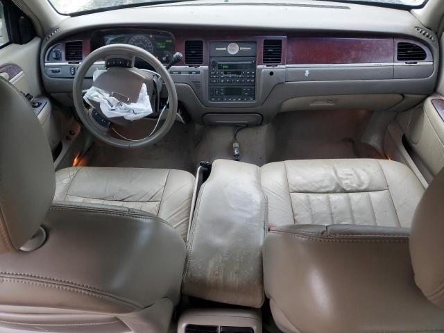 2005 Lincoln Town Car Signature