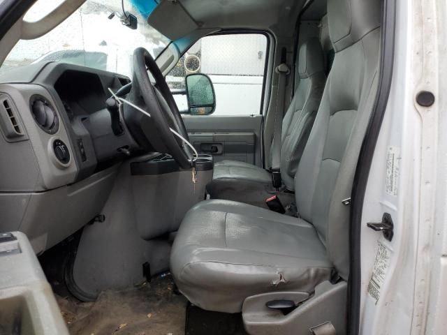 2019 Ford Econoline E450 Super Duty Cutaway Van