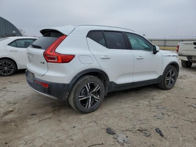 2025 Volvo XC40 Core